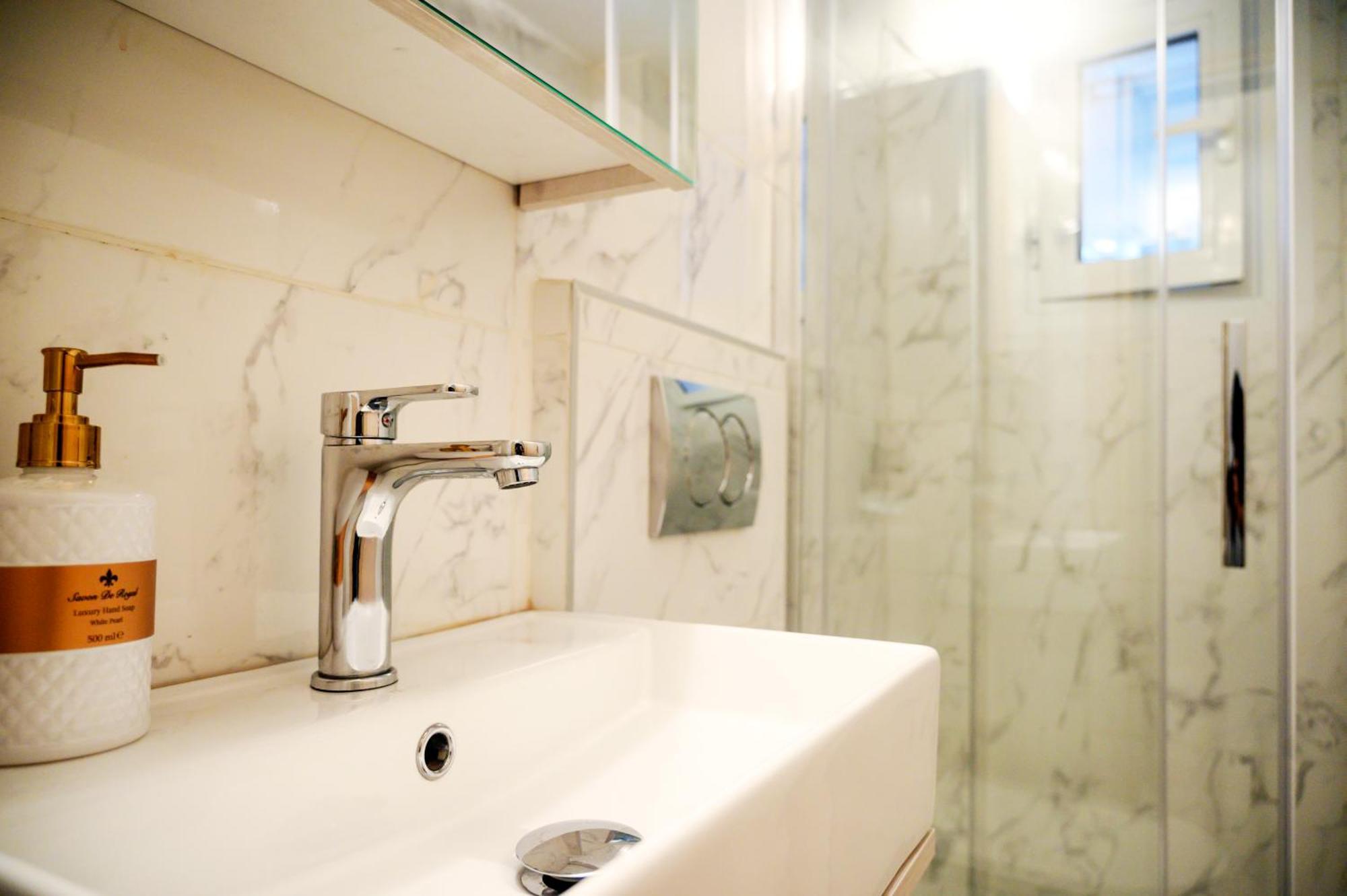 Appartamento Modern Downtown Flat By Golden H&R Salonicco Esterno foto